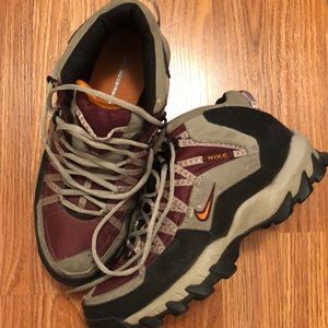 Nike Hiking Shoes Size 7 1/2
